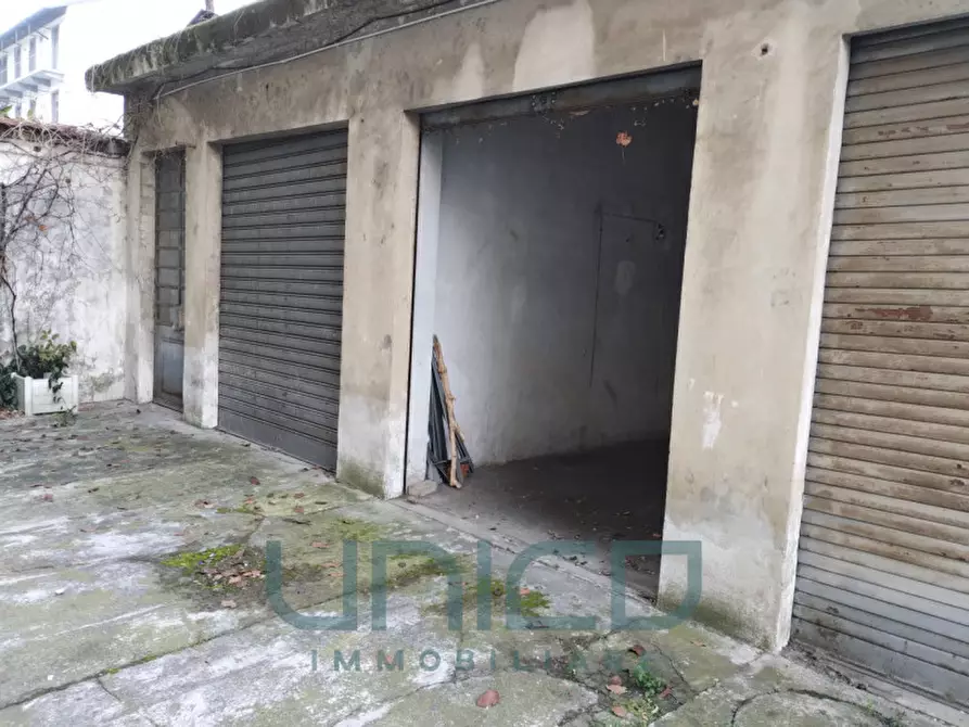 Immagine 1 di Garage in vendita  in Via Isonzo 38 a Torino