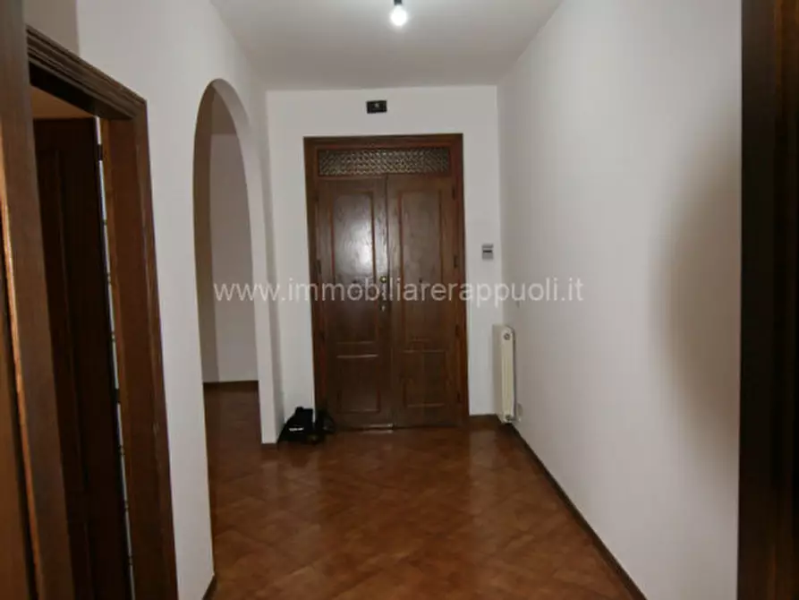 Immagine 16 di Appartamento in vendita  a Sinalunga