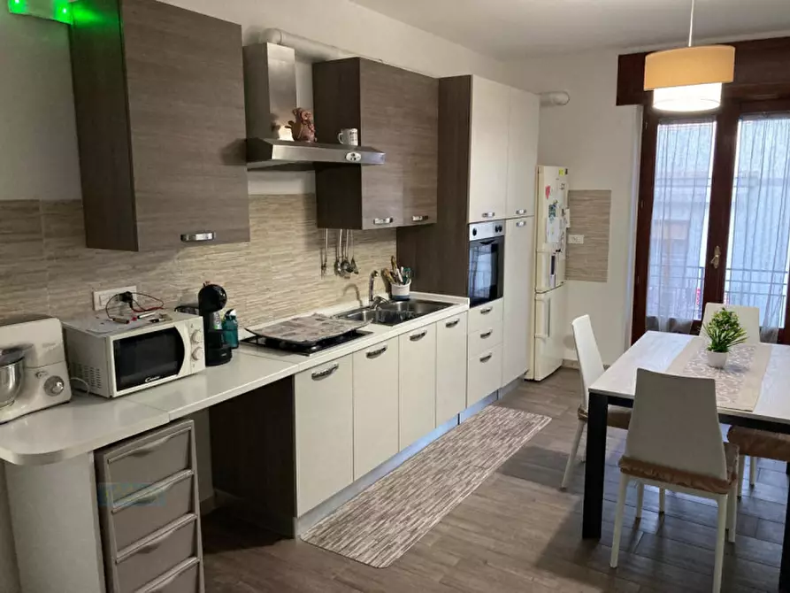 Immagine 6 di Appartamento in vendita  in Via Luigi Settembrini a Ceglie Messapico