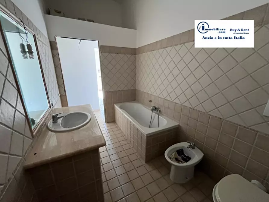 Immagine 30 di Villa in vendita  in via Lago di Fogliano a Nettuno