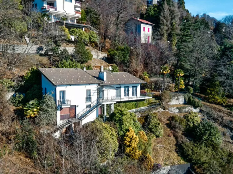 Immagine 3 di Villa in vendita  in via battaglione alpini di intra 22 a Bee