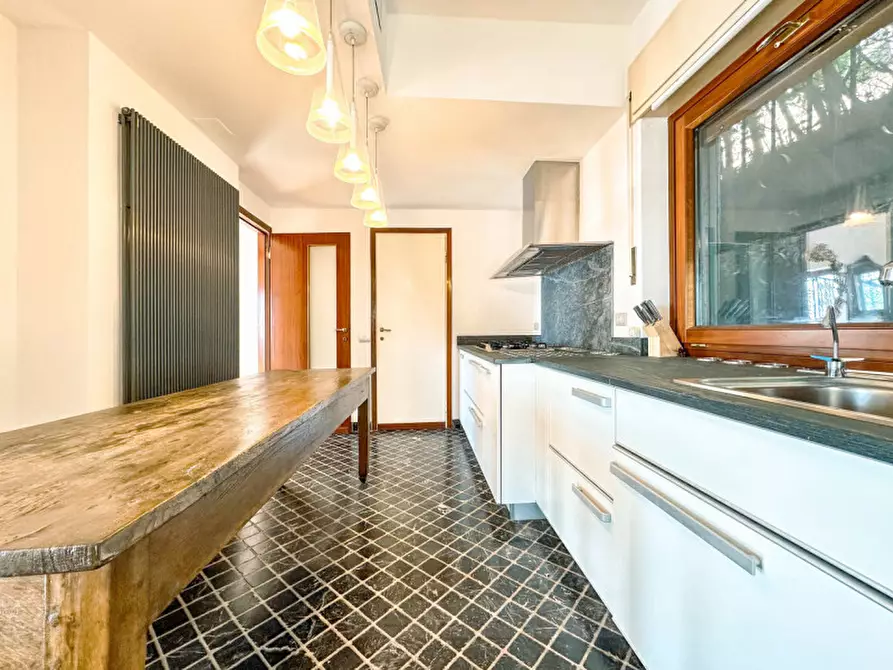 Immagine 6 di Villa in vendita  in via battaglione alpini di intra 22 a Bee