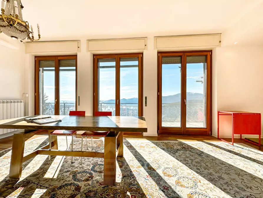 Immagine 8 di Villa in vendita  in via battaglione alpini di intra 22 a Bee