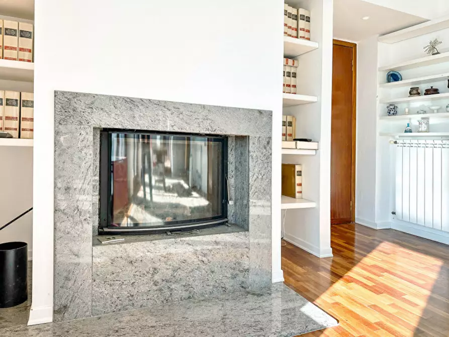 Immagine 9 di Villa in vendita  in via battaglione alpini di intra 22 a Bee