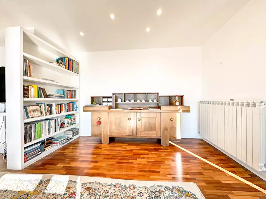 Immagine 10 di Villa in vendita  in via battaglione alpini di intra 22 a Bee