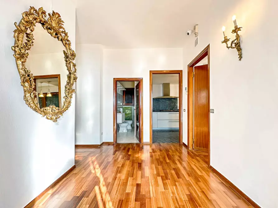 Immagine 15 di Villa in vendita  in via battaglione alpini di intra 22 a Bee