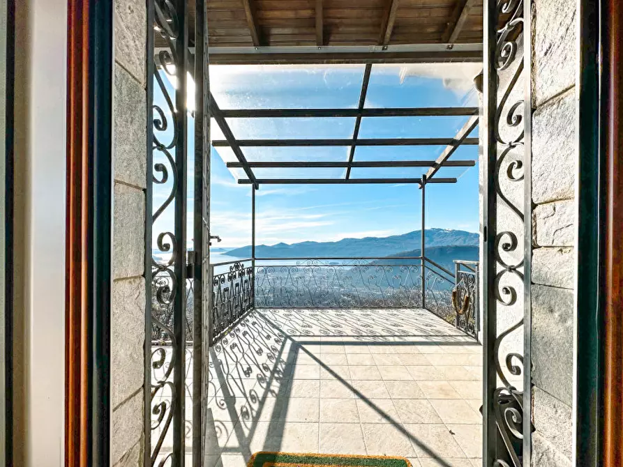 Immagine 16 di Villa in vendita  in via battaglione alpini di intra 22 a Bee