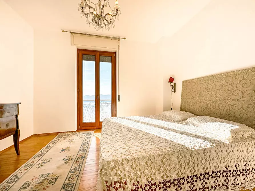 Immagine 18 di Villa in vendita  in via battaglione alpini di intra 22 a Bee