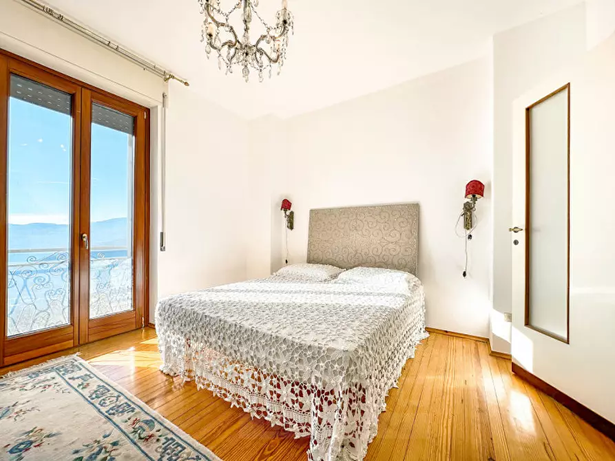 Immagine 22 di Villa in vendita  in via battaglione alpini di intra 22 a Bee