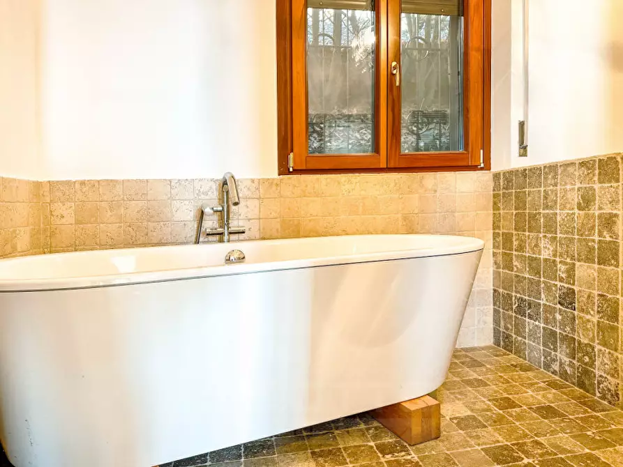 Immagine 24 di Villa in vendita  in via battaglione alpini di intra 22 a Bee