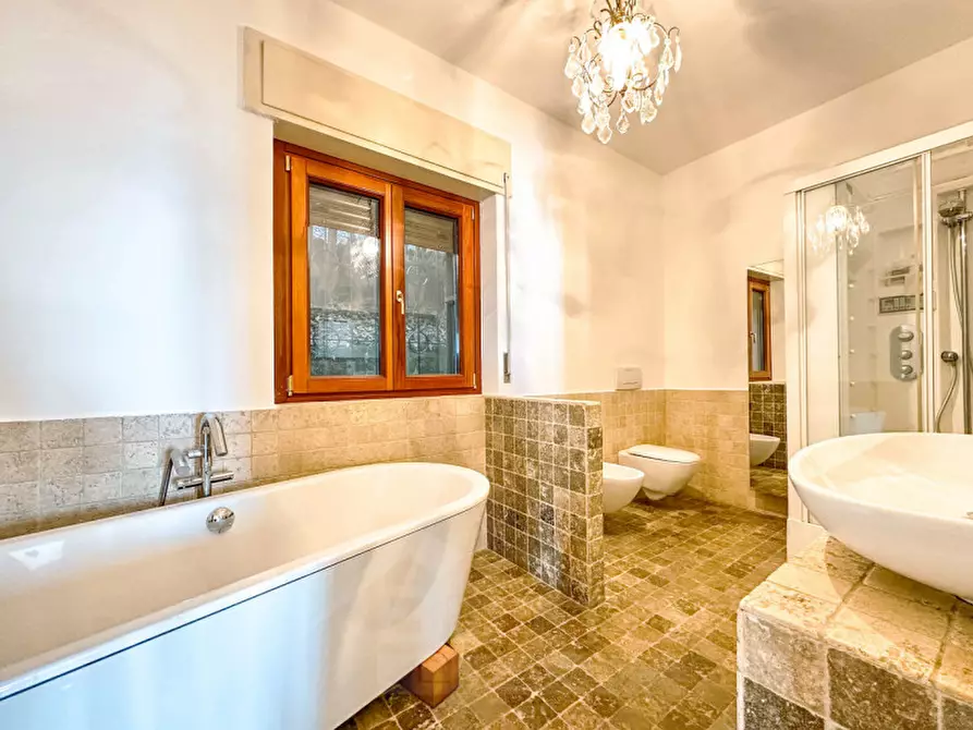 Immagine 25 di Villa in vendita  in via battaglione alpini di intra 22 a Bee