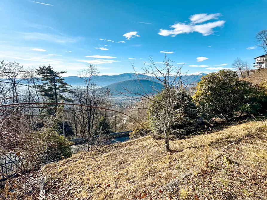 Immagine 27 di Villa in vendita  in via battaglione alpini di intra 22 a Bee