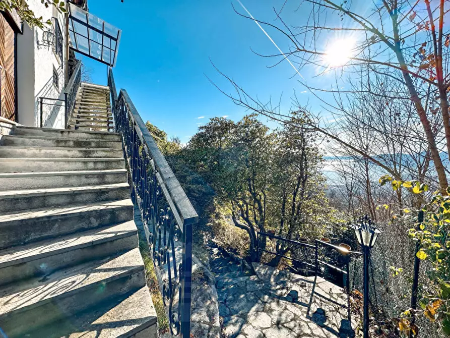 Immagine 29 di Villa in vendita  in via battaglione alpini di intra 22 a Bee