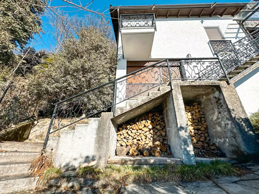 Immagine 35 di Villa in vendita  in via battaglione alpini di intra 22 a Bee