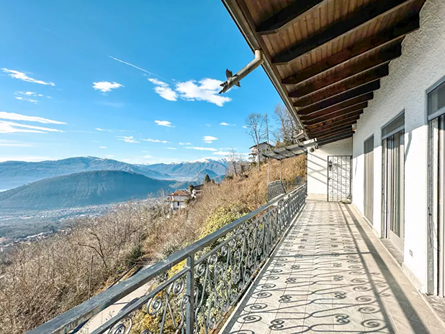 Immagine 37 di Villa in vendita  in via battaglione alpini di intra 22 a Bee