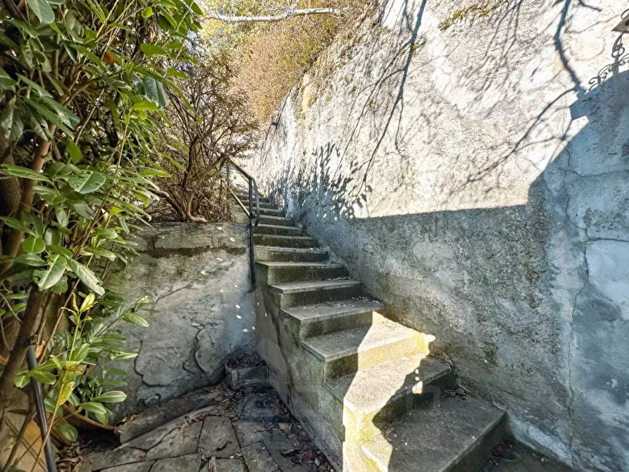 Immagine 39 di Villa in vendita  in via battaglione alpini di intra 22 a Bee