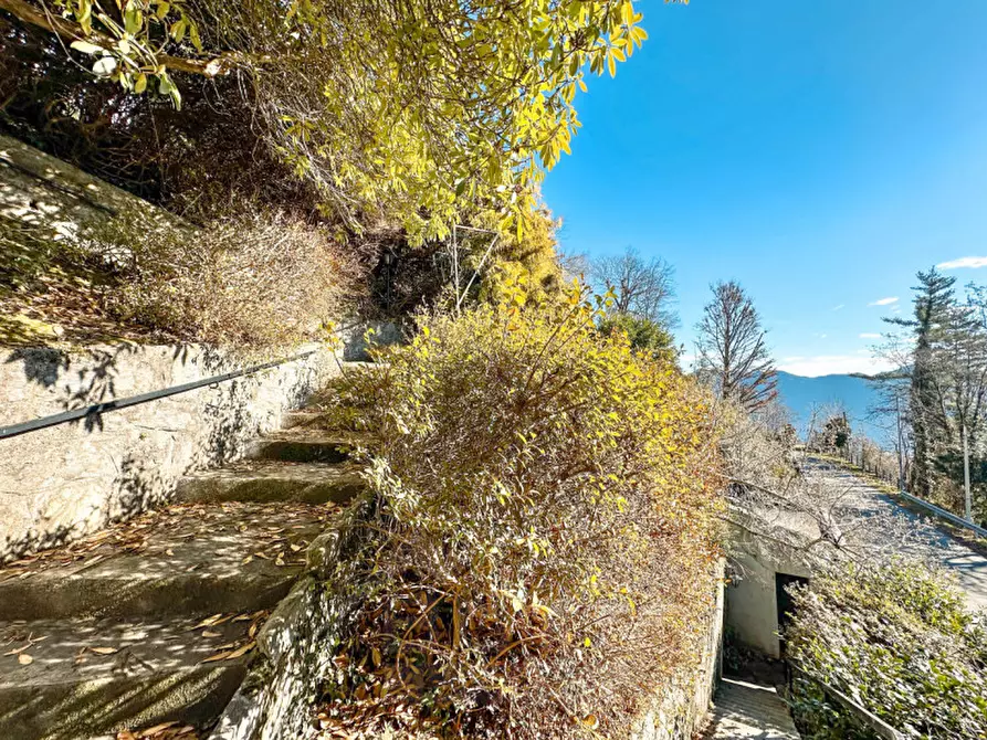 Immagine 40 di Villa in vendita  in via battaglione alpini di intra 22 a Bee