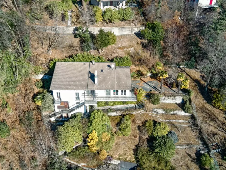 Immagine 43 di Villa in vendita  in via battaglione alpini di intra 22 a Bee