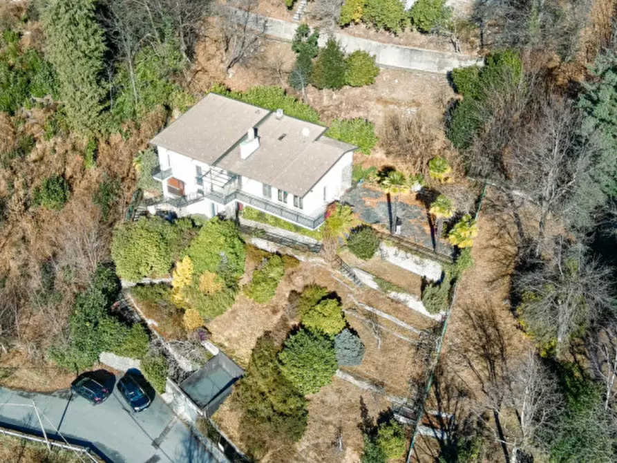 Immagine 44 di Villa in vendita  in via battaglione alpini di intra 22 a Bee