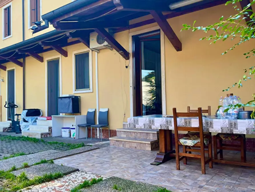 Immagine 15 di Appartamento in vendita  in Via Camisana, 225 a Torri Di Quartesolo