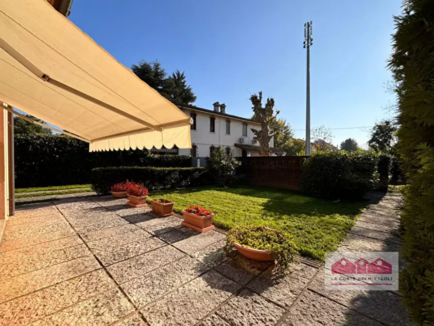 Immagine 2 di Casa bifamiliare in affitto  in Via della Scola a Vicenza