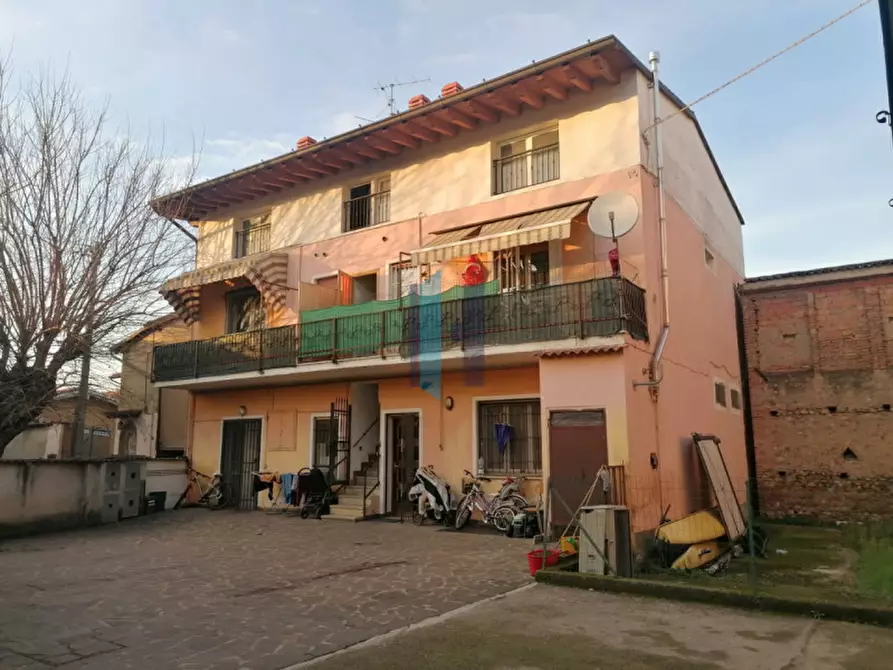 Immagine 1 di Palazzo in vendita  a Travagliato