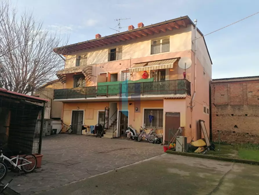 Immagine 2 di Palazzo in vendita  a Travagliato