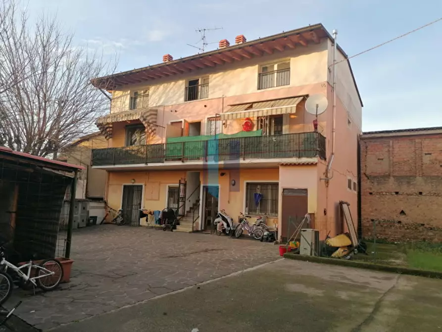 Immagine 3 di Palazzo in vendita  a Travagliato