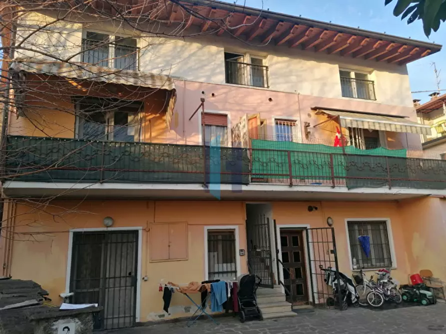 Immagine 4 di Palazzo in vendita  a Travagliato