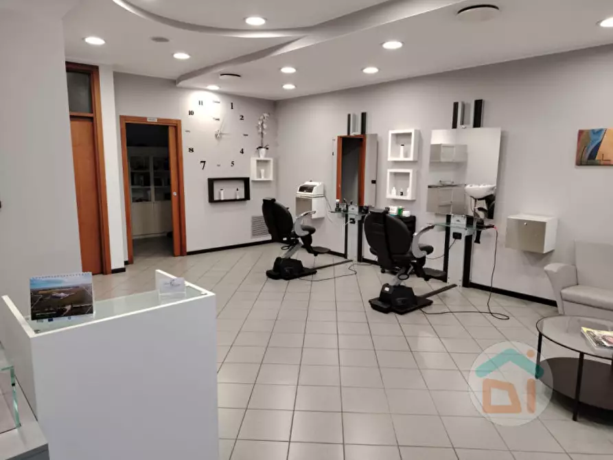 Immagine 20 di Negozio in vendita  in Via Cavour a Capriva Del Friuli