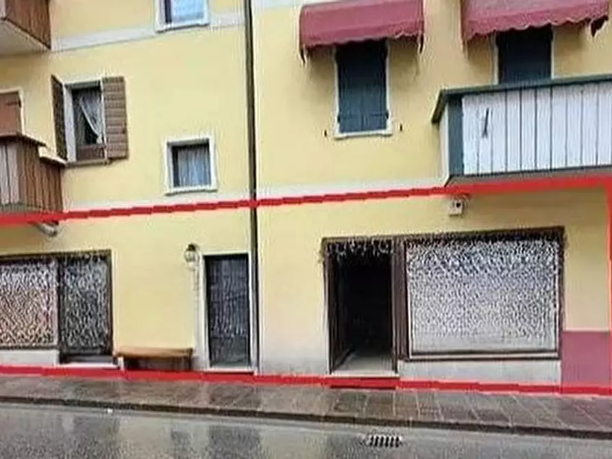 Immagine 2 di Negozio in vendita  in Via Corte a Auronzo Di Cadore