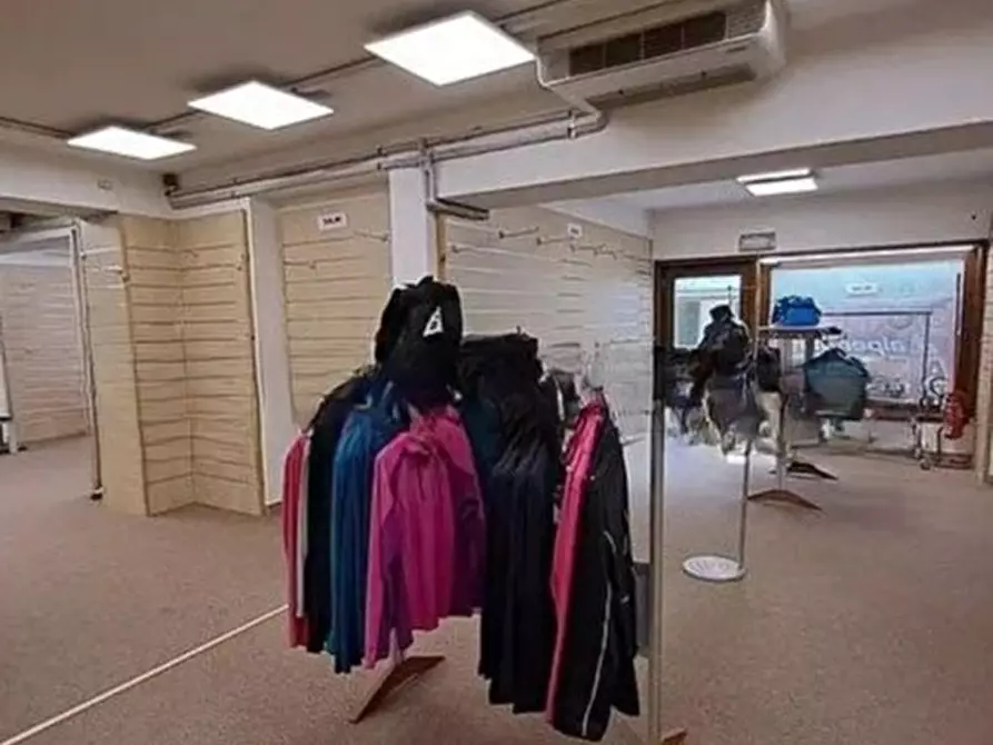 Immagine 4 di Negozio in vendita  in Via Corte a Auronzo Di Cadore