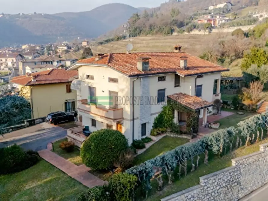 Immagine 1 di Villa in vendita  in Via Martigango a Ome