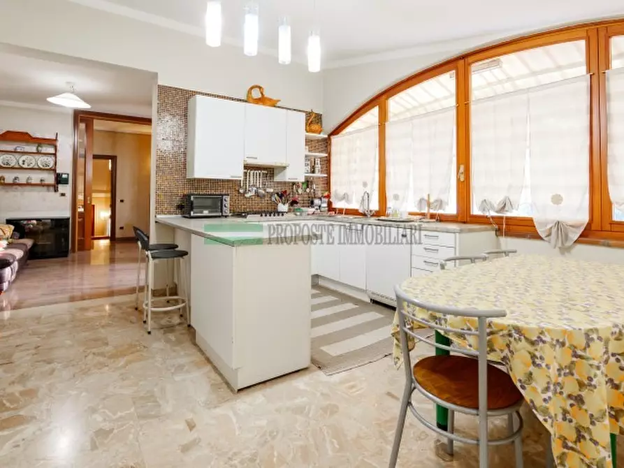 Immagine 14 di Villa in vendita  in Via Martigango a Ome