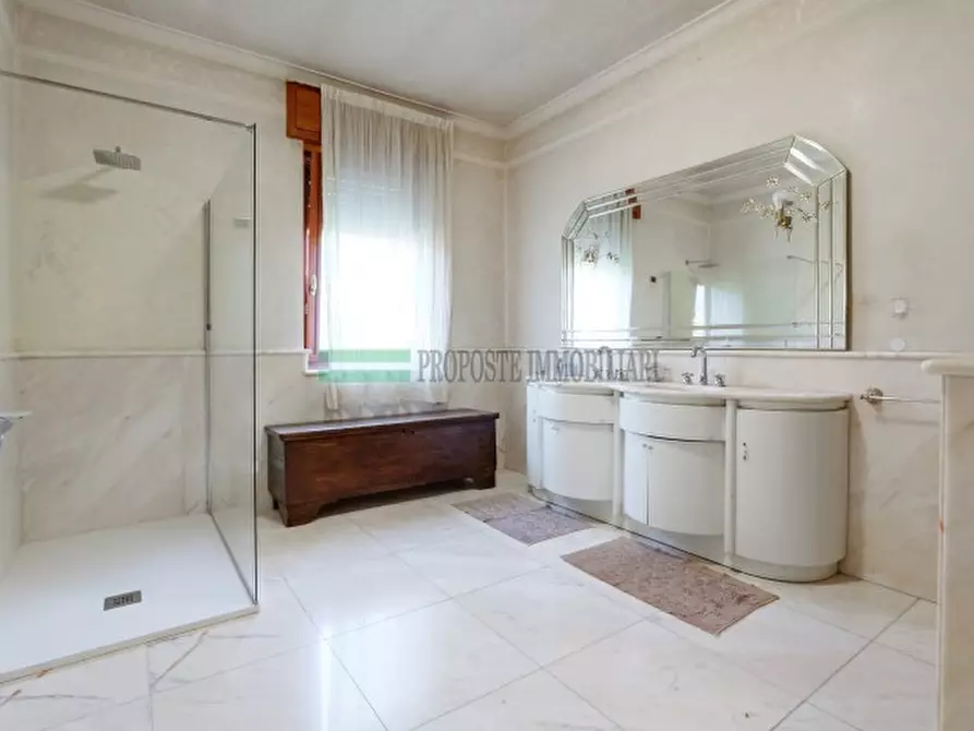 Immagine 19 di Villa in vendita  in Via Martigango a Ome