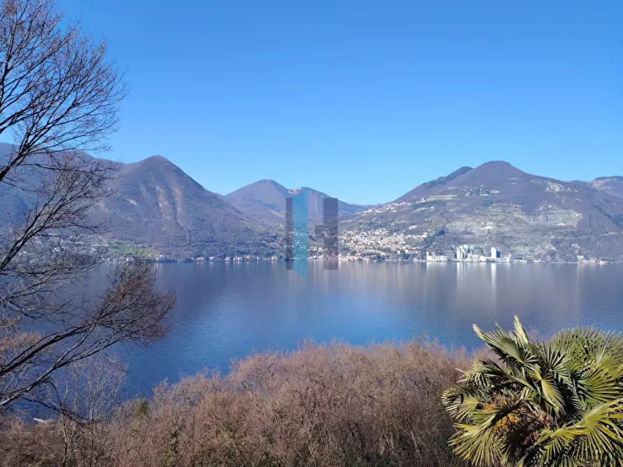 Immagine 2 di Appartamento in vendita  in Menzino a Monte Isola