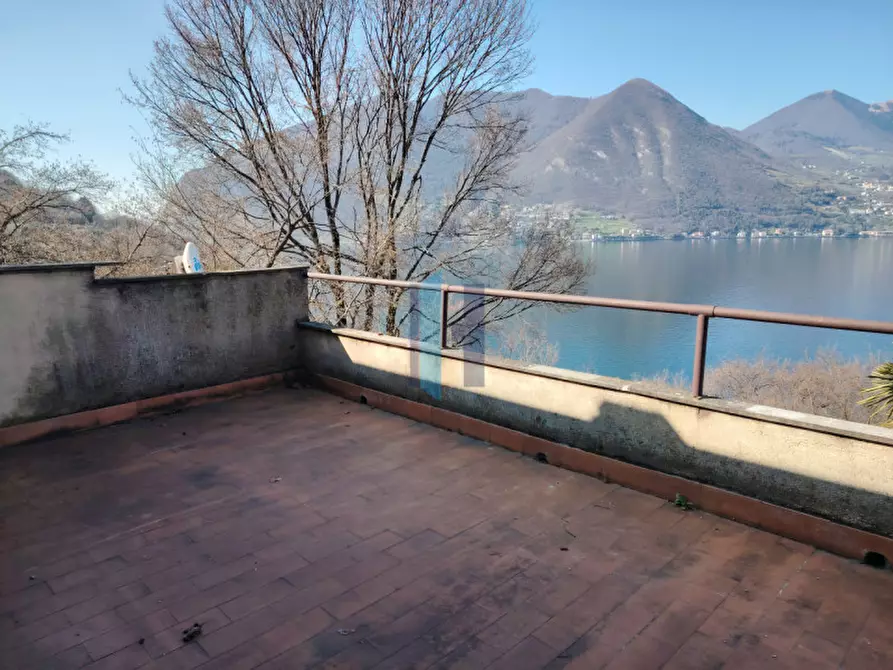 Immagine 4 di Appartamento in vendita  in Menzino a Monte Isola