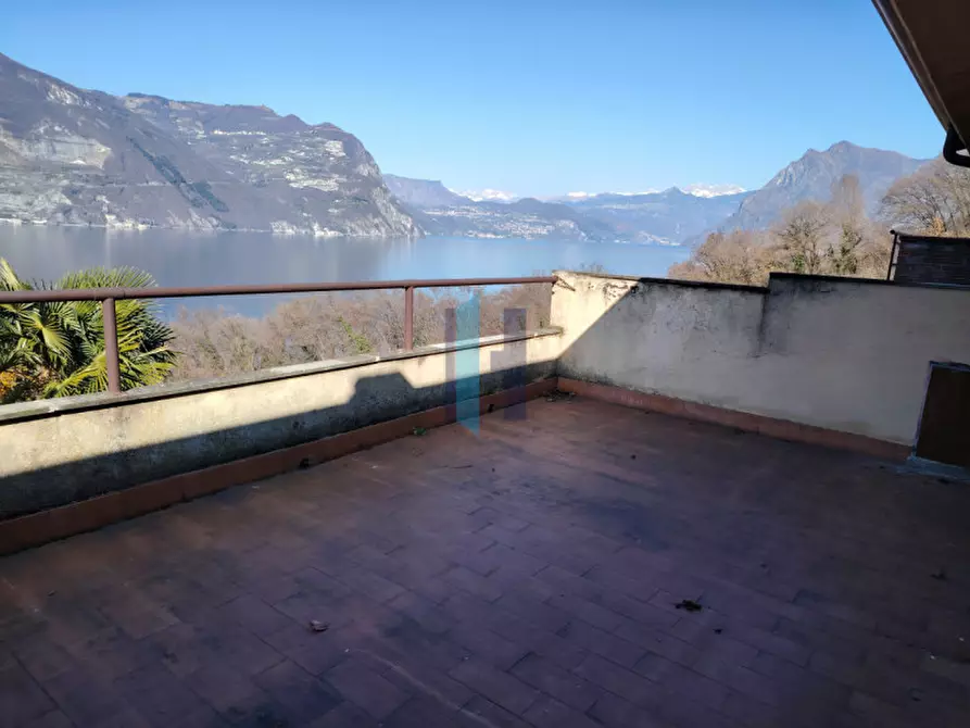 Immagine 4 di Appartamento in vendita  in Menzino a Monte Isola