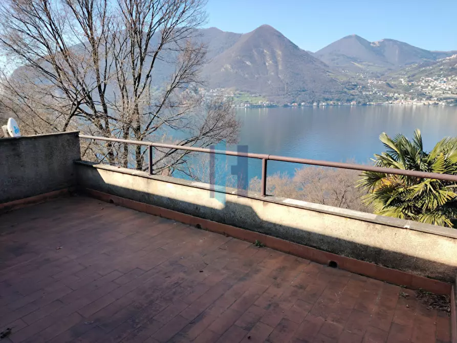 Immagine 7 di Appartamento in vendita  in Menzino a Monte Isola