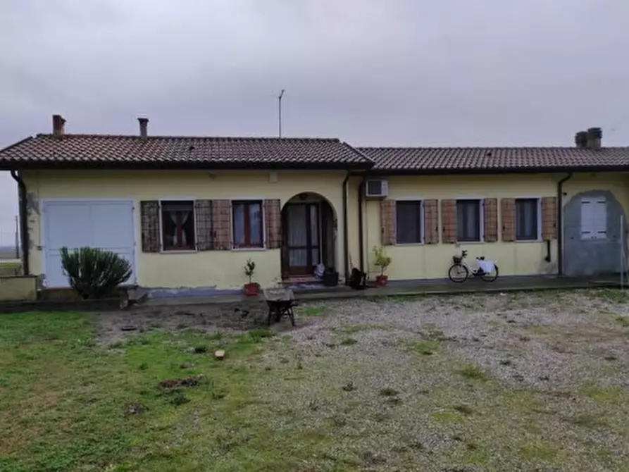 Immagine 1 di Casa bifamiliare in vendita  in Via Tornova, 5 a Cavarzere