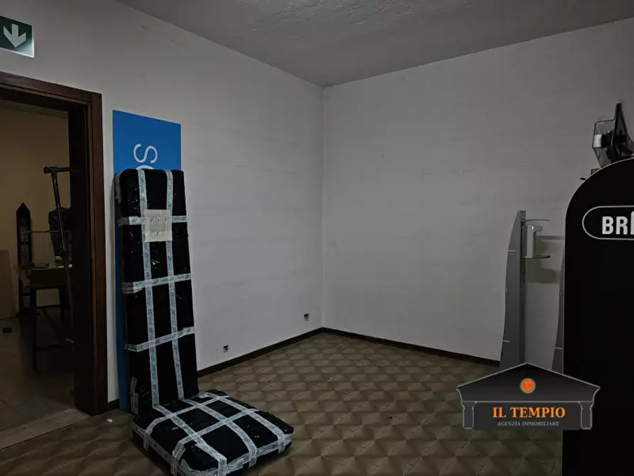 Immagine 4 di Magazzino in vendita  in VIALE DEL SOLE a Vicenza