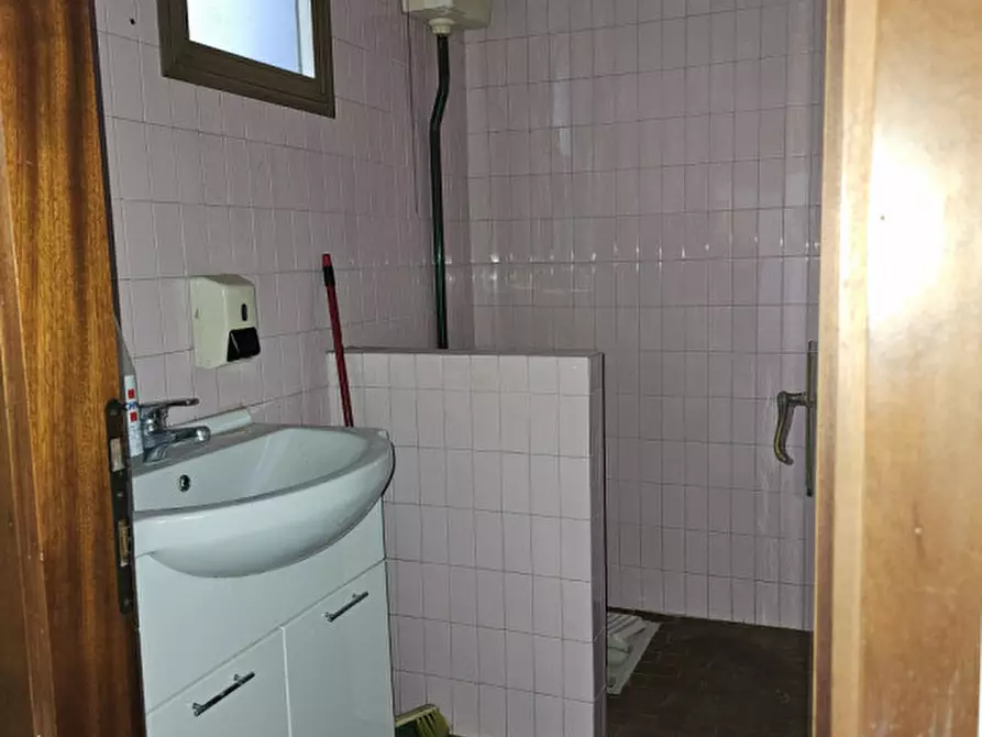 Immagine 8 di Magazzino in vendita  in VIALE DEL SOLE a Vicenza