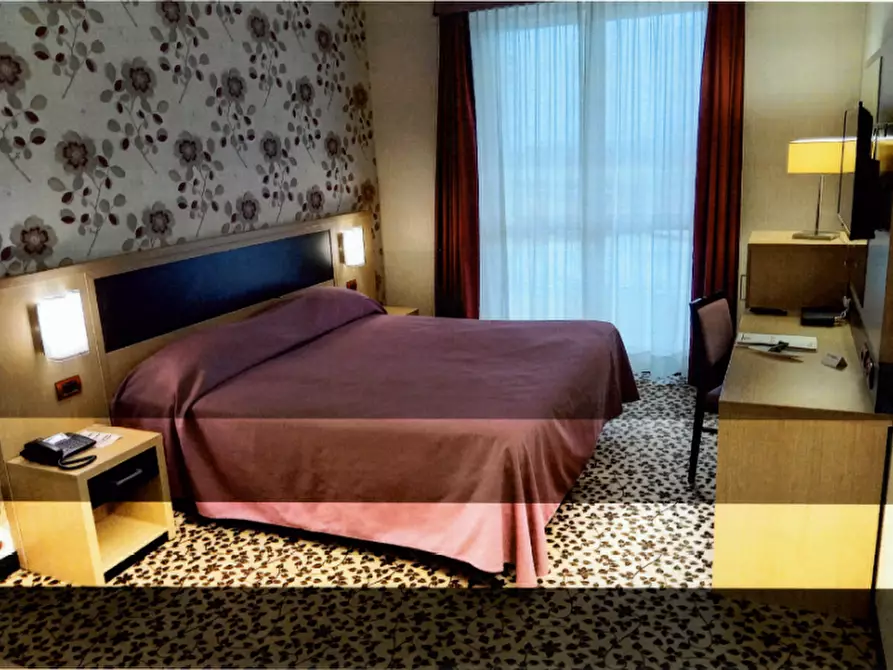 Immagine 3 di Hotel in vendita  a Moncalieri