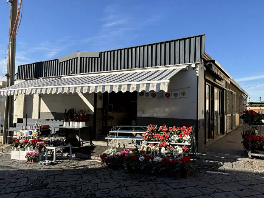 Immagine 3 di Negozio in vendita  in via del cimitero a Torre Del Greco