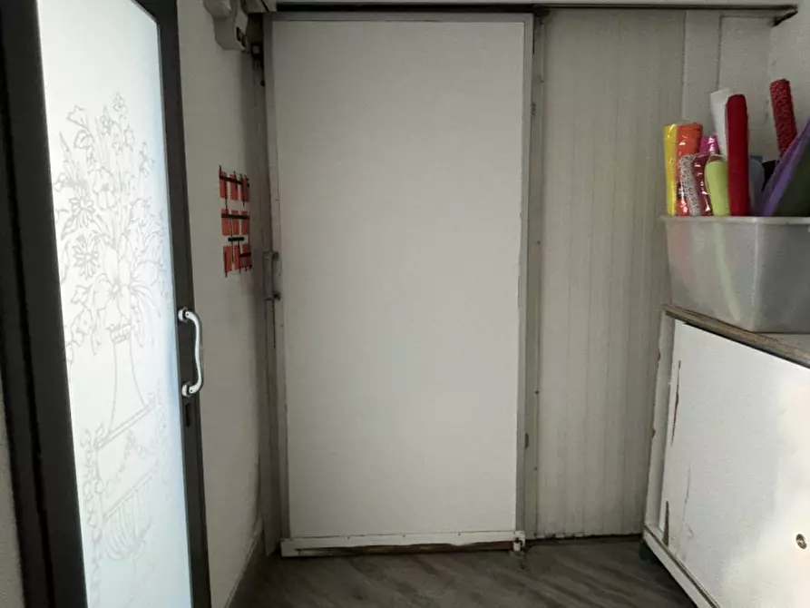 Immagine 4 di Negozio in vendita  in via del cimitero a Torre Del Greco
