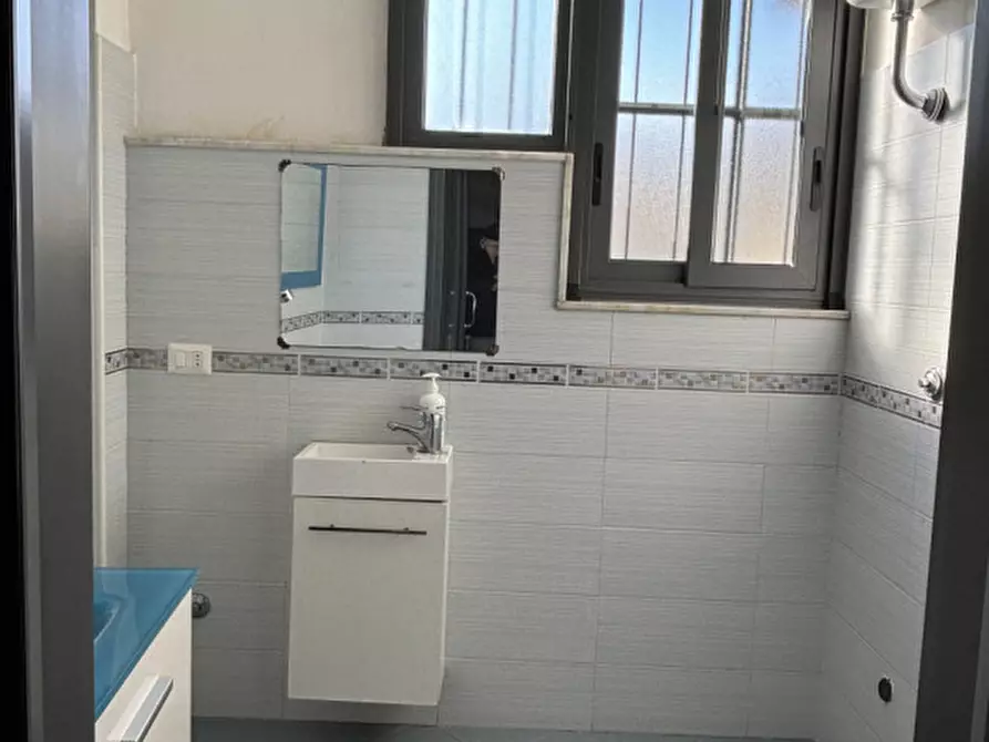 Immagine 5 di Negozio in vendita  in via del cimitero a Torre Del Greco