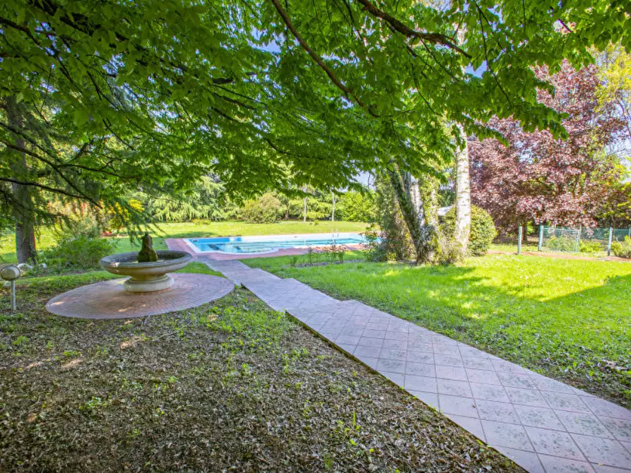 Immagine 5 di Villa in vendita  a Vicenza