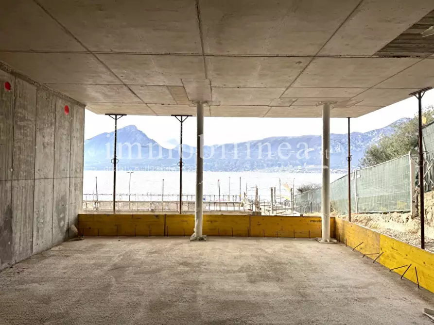 Immagine 10 di Appartamento in vendita  a Torri Del Benaco