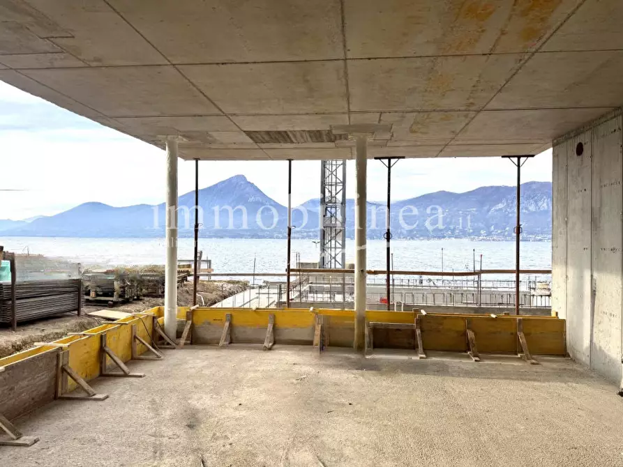 Immagine 11 di Appartamento in vendita  a Torri Del Benaco