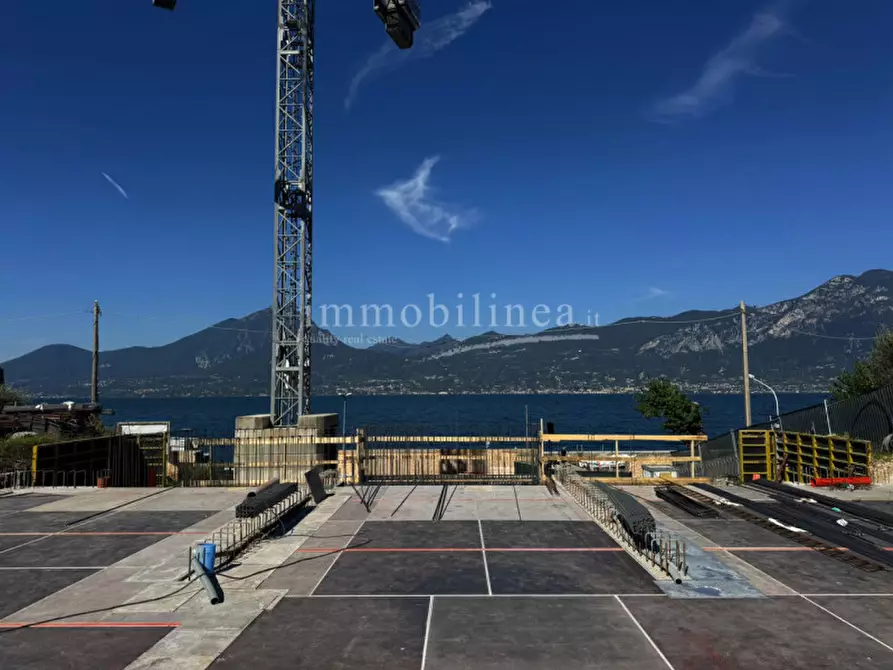 Immagine 12 di Appartamento in vendita  a Torri Del Benaco